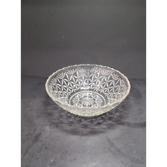 Clear Pressed Glass Serving Bowl,‎ 10" Glass Bowl, Tableware, Vintage Glassware - Picture 1 of 10